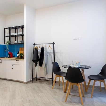 Cool And Stylish City Apartment - Wifi Триест Экстерьер фото
