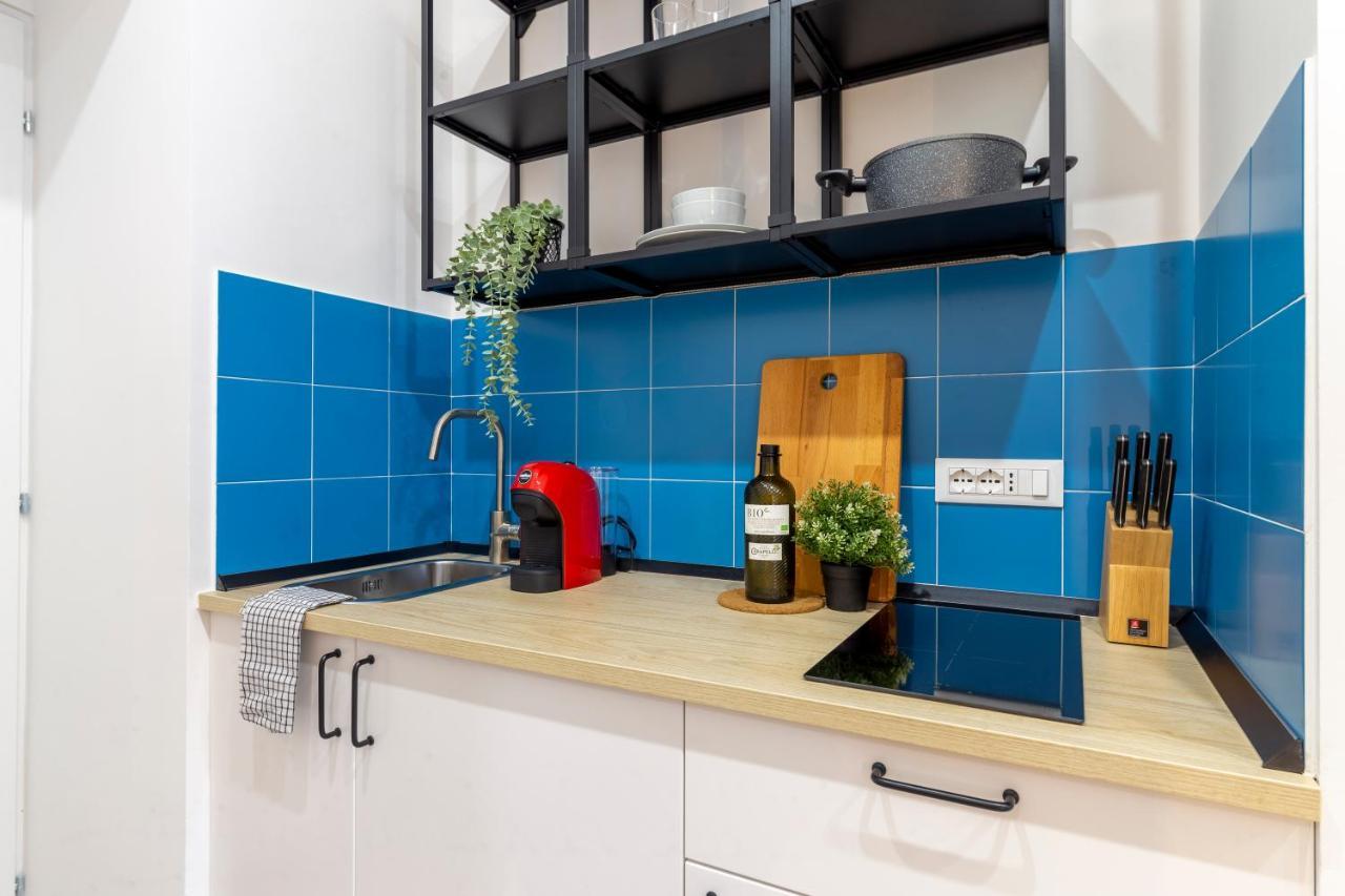 Cool And Stylish City Apartment - Wifi Триест Экстерьер фото