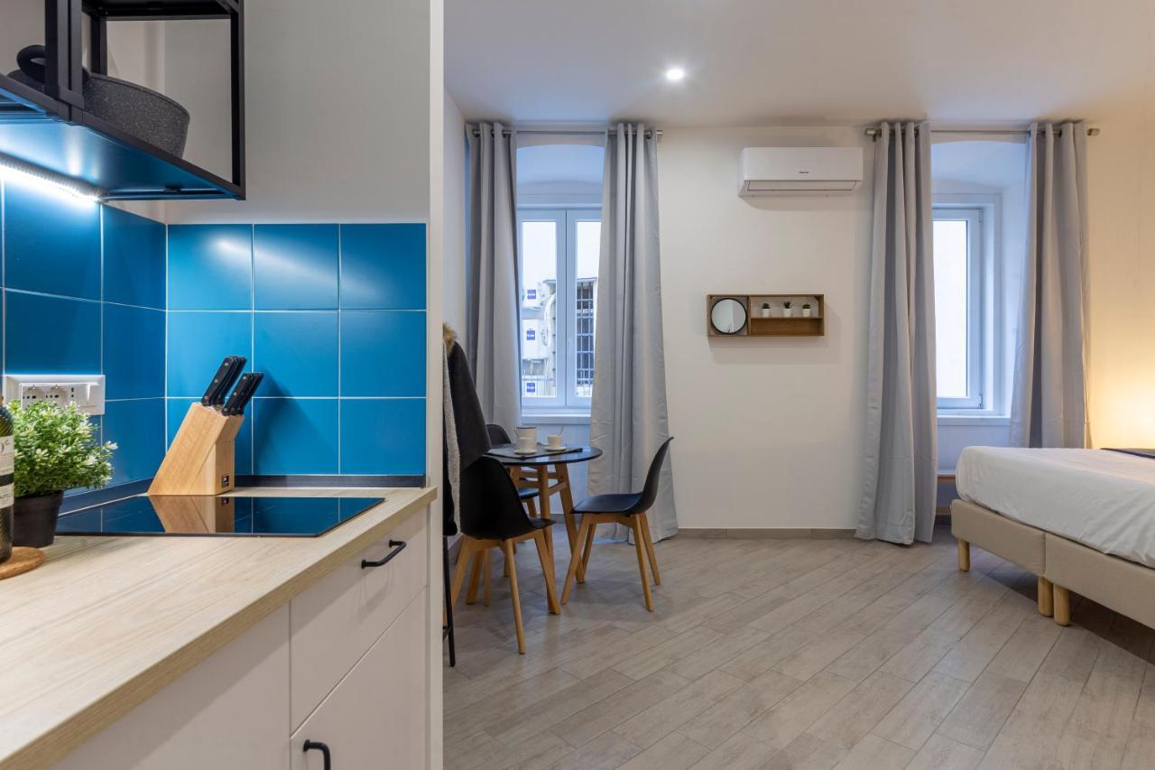 Cool And Stylish City Apartment - Wifi Триест Экстерьер фото